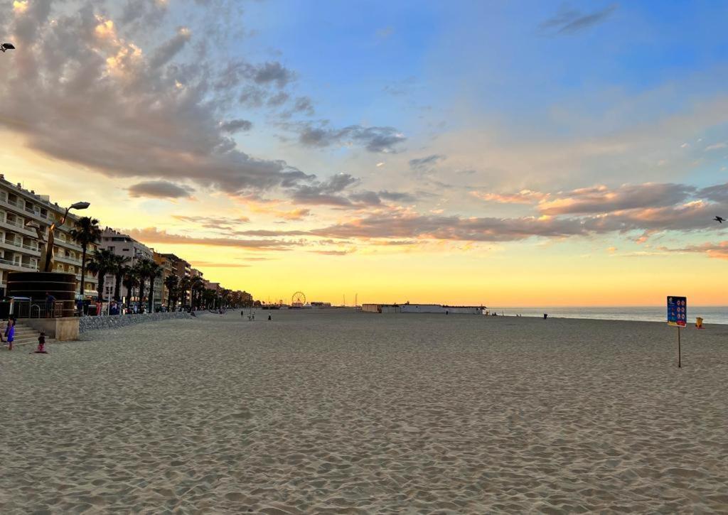 Appartement Vue Mer Parking Prive Place Med Canet-en-Roussillon Exterior foto